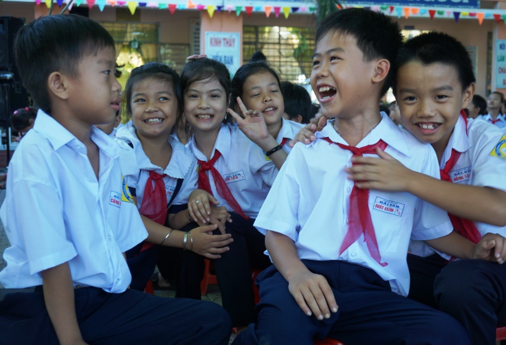 Những nụ cười hồn nhiên của học sinh Trường tiểu học Hải Vân. Ảnh: Bình An