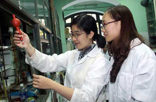 Students at a laboratory at Ha Noi University of Science. Viet Nam needs to provide adequate salaries for young scientists in order to keep them motivated, an official said at a workshop this week. 