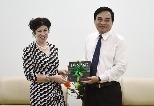 US Consul General Bitter and Chairman Chien