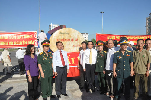 Representatives of the city authorities beside the stone plaque 