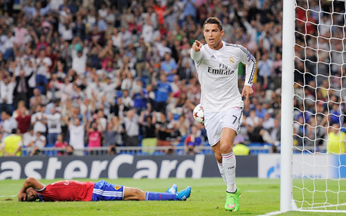 Ronaldo ăn mừng bàn thắng thứ 68 tại Champions League (Ảnh: Getty) 