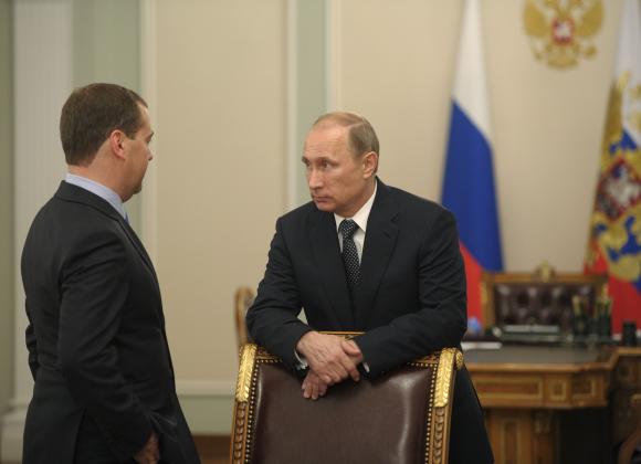 Tổng thống Nga Vladimir Putin và Thủ tướng Dmitry Medvedev. Ảnh: Reuters