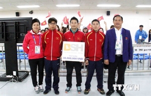 Ha Minh Thanh (centre) won a bronze in the morning of September 25 (Photo: VNA)