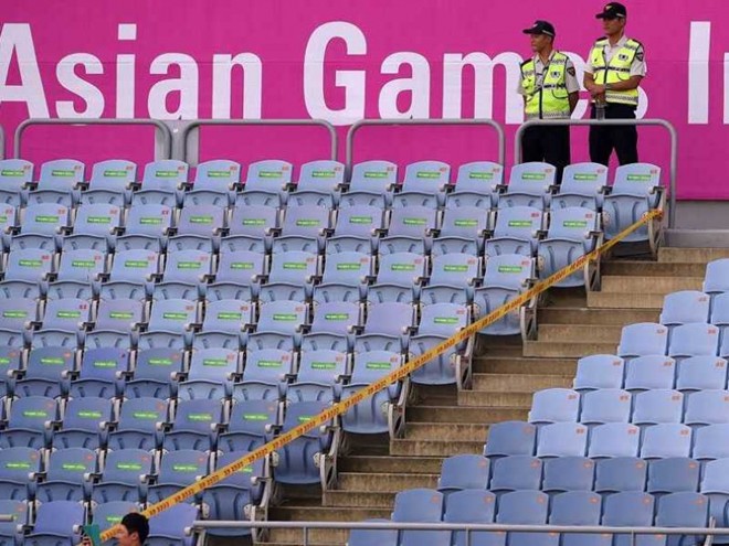 Khán đài vắng khán giả trong một trận đấu tại môn bóng đá nam ASIAD 2014. Ảnh: AFP.