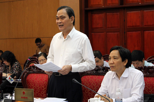 Bộ trưởng Nội vụ Nguyễn Thái Bình trả lời câu hỏi của đại biểu về dự thảo luật Tổ chức Chính phủ (sửa đổi). 