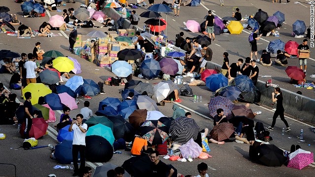 Ngày 30-9, vẫn còn hàng ngàn người biểu tình tại trung tâm Hong Kong, bất chấp lời kêu gọi của Đặc khu trưởng Lương Chấn Anh.