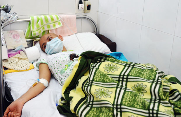 Võ Thị Ngọc Nữ đang được điều trị tại Bệnh viện Đà Nẵng.