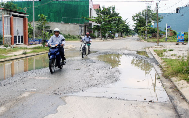 30m đường 7,5m bị bỏ dở. 