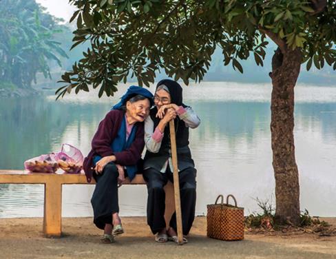 “Tri ky” (A close friendship between two elderly women) by Nguyen Huynh Mai