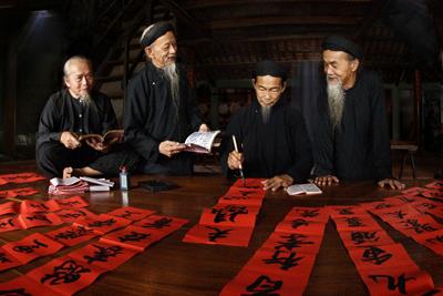  “Nep Xua” (Some senior scholars doing calligraphy) by Pham Thi Ai Nghia