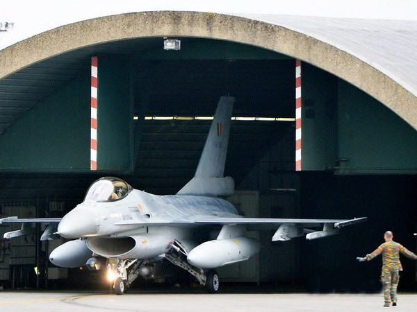 Máy bay F-16 tại căn cứ không quân ở Florennes, Bỉ.