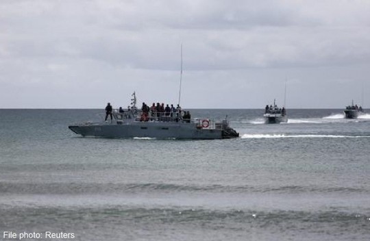 Đội tàu CB90 của hải quân Malaysia tuần tra trên biển. Ảnh: Reuters