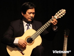 Classical guitarist Dang Ngoc Long performed some of his folk-song-based compositions (Source: VNA)