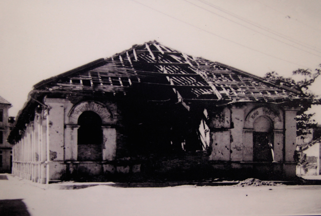 Phố Chợ Gạo bị phá hủy trong 60 ngày đêm khói lửa ở Hà Nội (19/12/1946-17/2/1947). Ảnh tư liệu.