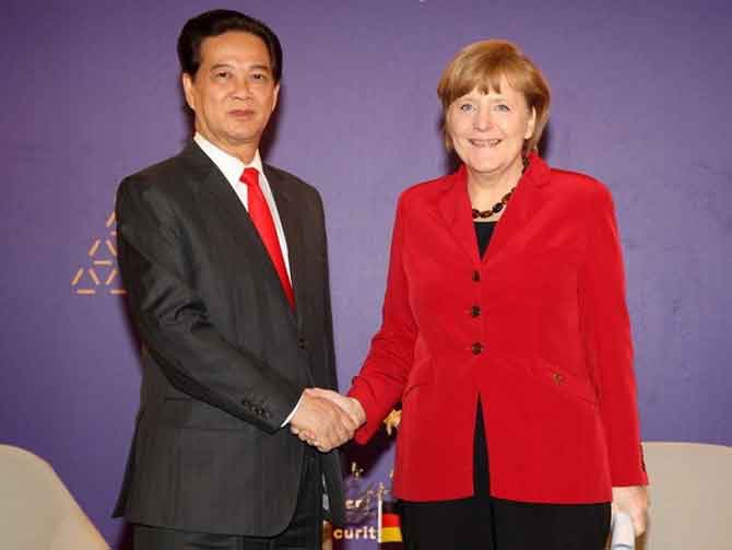 Thủ tướng Nguyễn Tấn Dũng hội kiến với Thủ tướng Đức Angela Merkel.