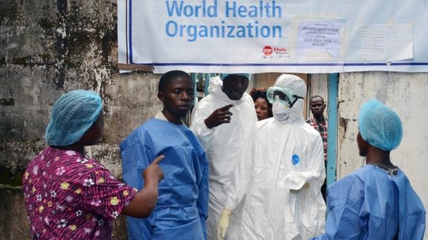 Các nhân viên y tế là những người có nguy cơ lây nhiễm Ebola cao nhất.  Ảnh: BBC