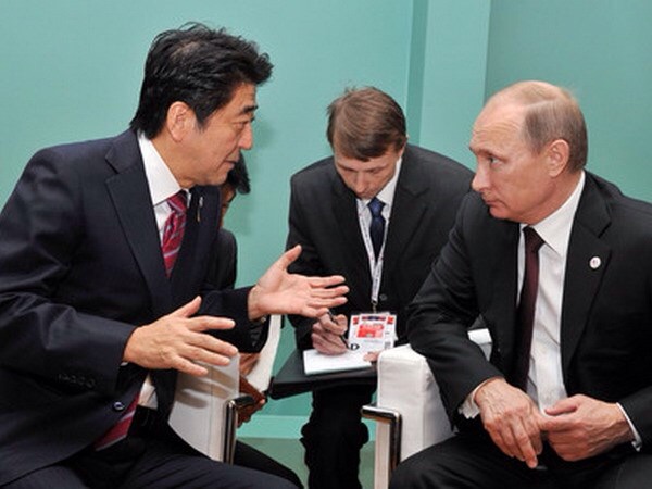 Tổng thống Nga Vladimir Putin và Thủ tướng Nhật Bản Shinzo Abe. (Nguồn: kyodonews.jp)