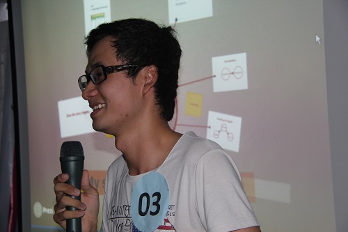 The champion – Thao – giving his winning presentation