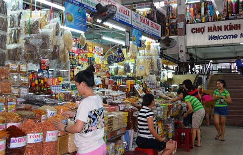 Some stalls in the Han Market are experiencing declining sales