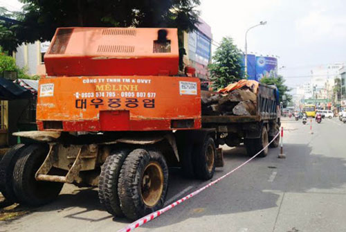  A number of specialised vehicles are being used to carry out the work