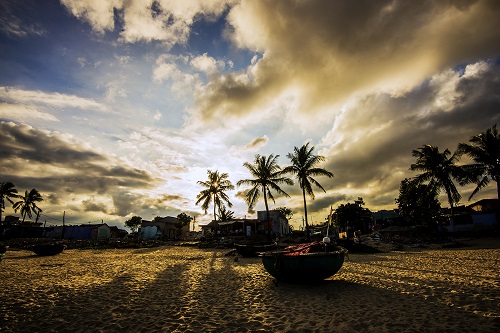  “Nang Cuoi Ngay” (The Last Sunlight of a Day)