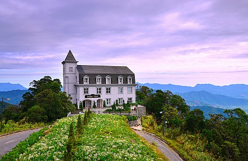 “Mot Goc Ba Na” (A corner of the Ba Na Hills Resort)