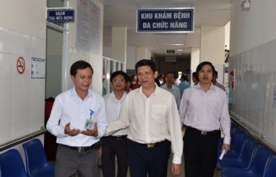 Đoàn kiểm tra tại Trung tâm Y tế huyện Hoà Vang, TP Đà Nẵng. 