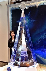 Nhật Bản giới thiệu cây thông Noel đặc biệt trị giá 2,56 triệu USD