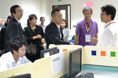 ASOCIO representatives visiting the Da Nang-based FPT Corporation