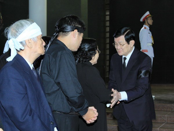 Chủ tịch nước Trương Tấn Sang chia buồn với gia đình đồng chí Mai Thúc Lân