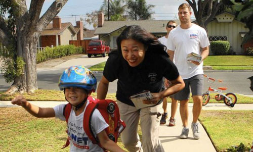 Bà Janet Nguyễn khi đi vận động tranh cử - Ảnh: LA Times