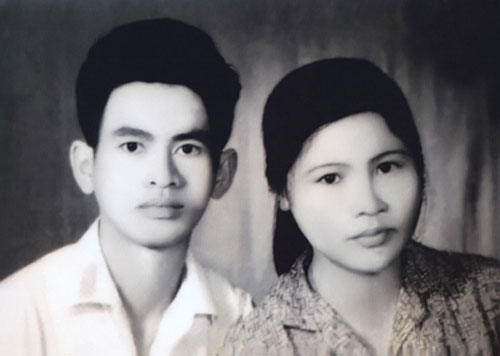  Anh Mai Thúc Lân và người vợ hiền sau ngày cưới 24-10-1964. (Ảnh tư liệu)