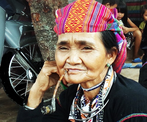 A Bru-Van Kieu old woman