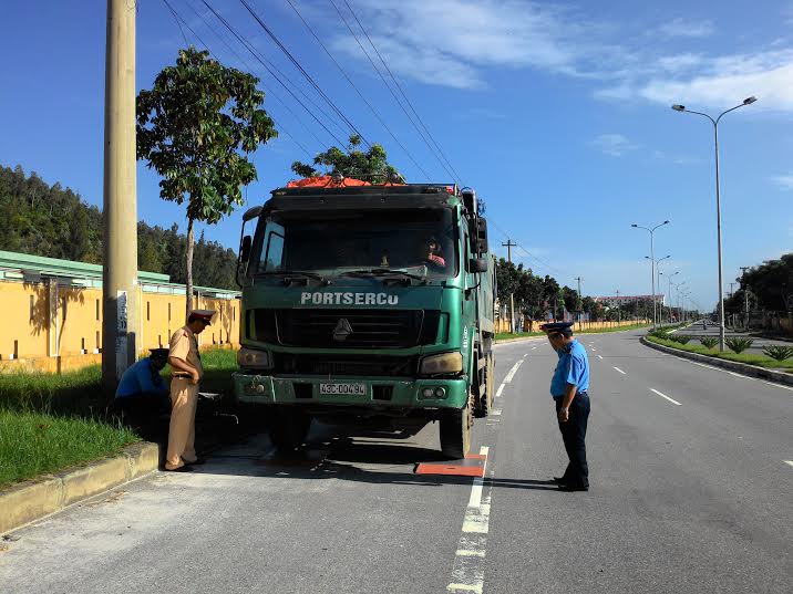xe ben BKS 43C-004.94 do Nguyễn Văn Lai (Thọ Quang, Sơn Trà) chở quá tải bị lập biên bản
