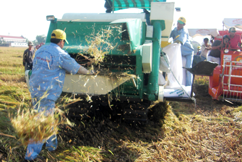  The invention “Rice Combined Harvester” won first prize in last year’s competition