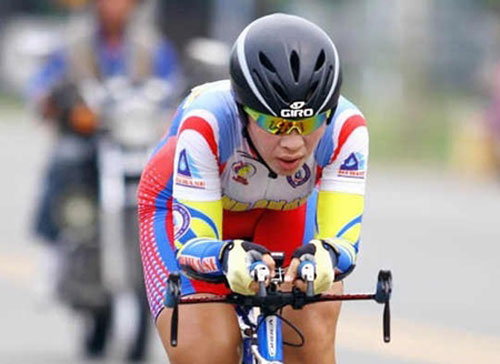 Cyclist Nguyen Thuy Dung won an event at the ongoing National Sports Games' cycling tournament in the northern mountainous province of Hoa Binh on Wednesday. — Photo thethaovietnam.vn