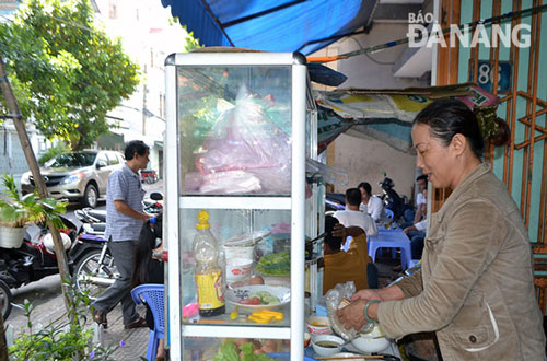 A breakfast eatery on Huynh Thuc Khang Street