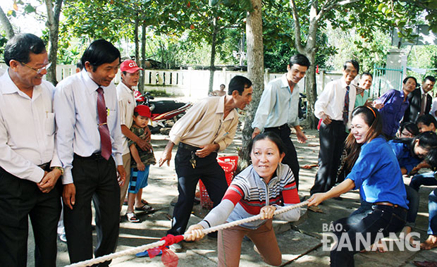 Thi kéo co trong Ngày hội Đại đoàn kết toàn dân tại thôn Giáng Nam 2, xã Hòa Phước, huyện Hòa Vang.