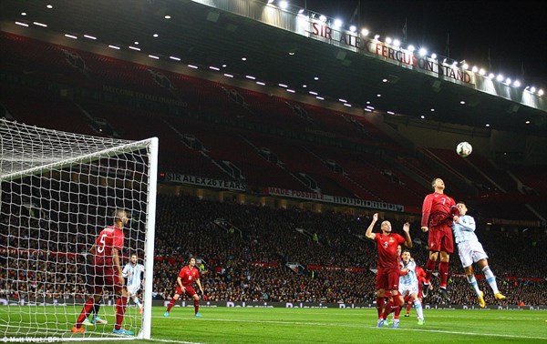 Sân Old Trafford quá quen thuộc đối với Ronaldo.