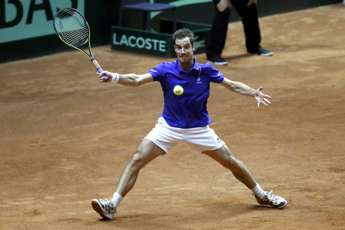 Richard Gasquet thi đấu đầy quyết tâm với sự cổ vũ của khán giả nhà