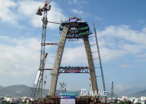 The construction of the main tower in progress