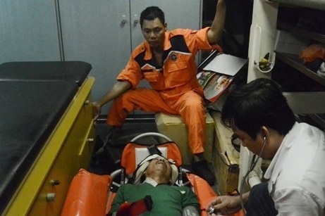 Mr Thach receiving first aid from a doctor on the rescue ship 