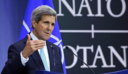 Ngoại trưởng John Kerry tại cuộc họp báo bên lề Hội nghị Ngoại trưởng NATO. Ảnh: Reuters 