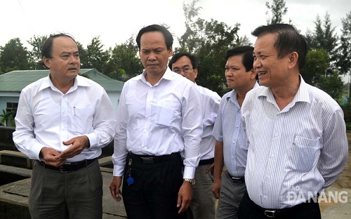 Secretary Tho (first right) at the Phu Loc wastewater treatment plant