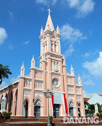  The Da Nang Cathedral, known to the locals as “Nha Tho Con Ga” (Rooster Cathedral), is located at 156 Tran Phu Street