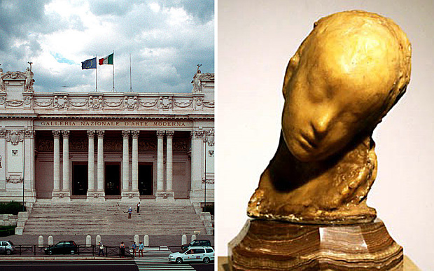 Mặt trước Bảo tàng Nghệ thuật hiện đại Quốc gia,Ý (Trái) và Sick Child tượng của Medardo Rosso bị đánh cắp.