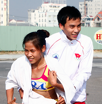 Gold medal walkers Thanh Phuc and Thanh Ngung