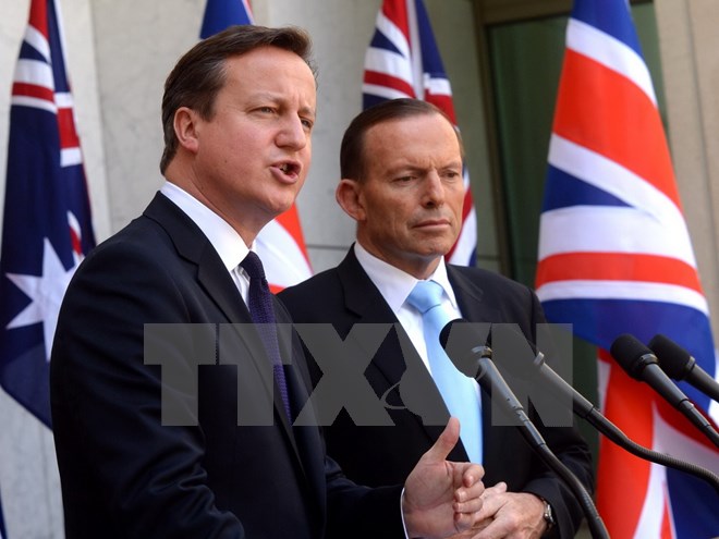 Thủ tướng Australia Tony Abbott (phải) trong một cuộc gặp với Thủ tướng Anh David Cameron. 