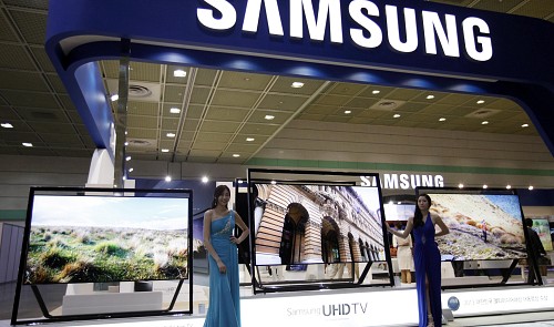 Models pose with Samsung Electronics' Ultra HD LCD televisions during World IT show 2013 at the Coex convention centre in Seoul May 22, 2013. Reuters