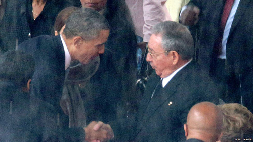 Năm 2008, cả Mỹ và Cuba đều có nhà lãnh đạo mới. Ông Raul Castro tiếp tục sự nghiệp của anh trai là Fidel Castro ở Cuba, còn ông Barack Obama đắc cử Tổng thống Mỹ tiếp theo sau ông George W. Bush. Trong khi quan hệ ngoại giao tiếp tục diễn ra sau hậu trường, ông Raul Castro và Obama khiến nhiều người ngạc nhiên bởi cái bắt tay tại lễ tang cố lãnh đạo Nam Phi ông Nelson Mandela vào năm 2013.